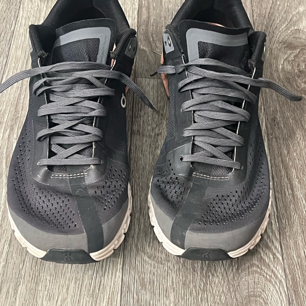 ON Women’s Cloud X Sneaker